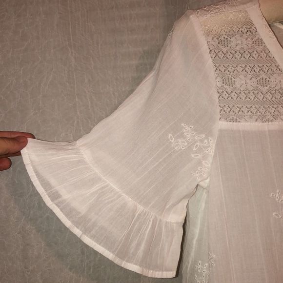AE M NWOT Ivory Embroidered Bell Quarter Sleeve Flowy Lace up Cotton Blouse - Picture 5 of 11